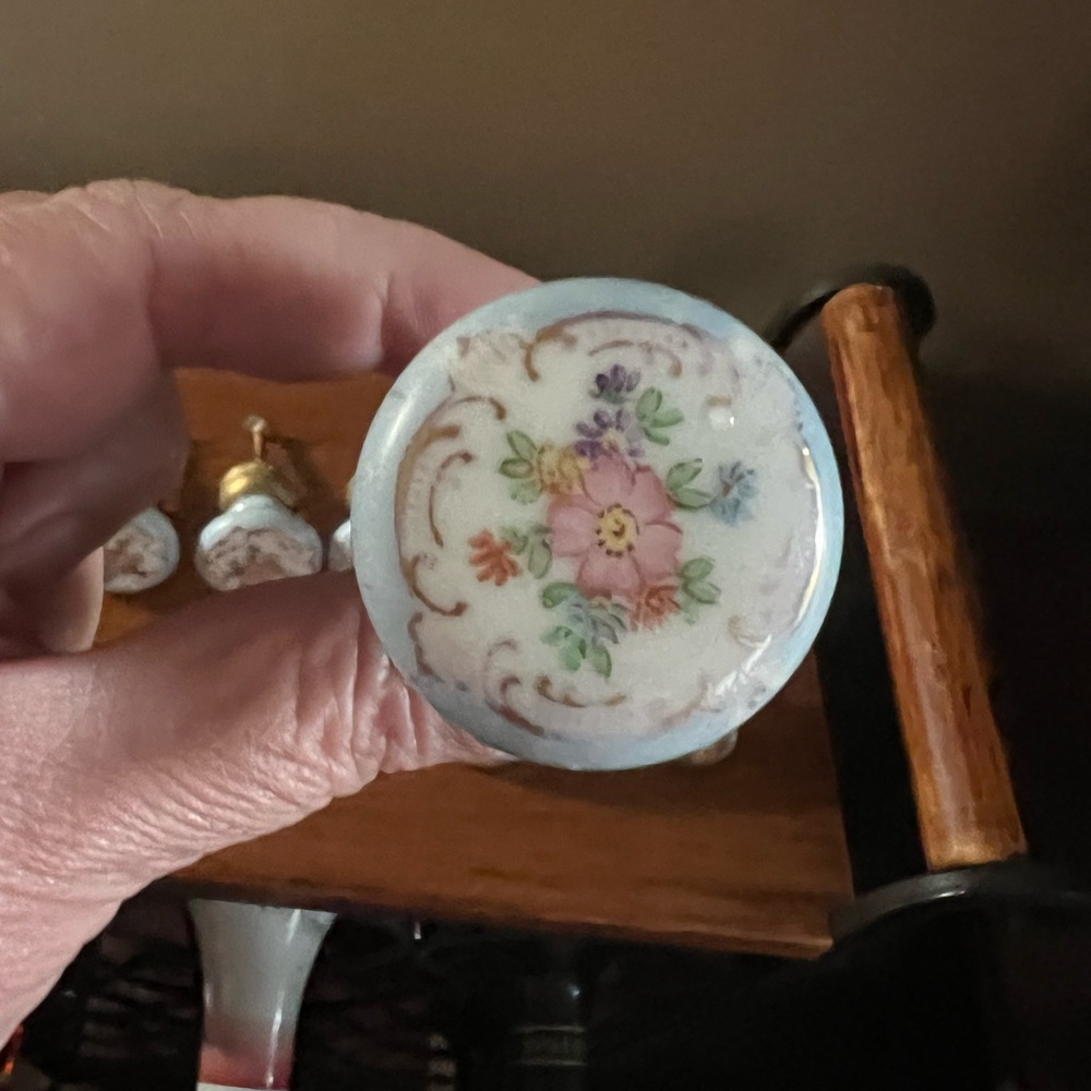 Vintage Hand Painted Victorian Porcelain Knobs - Picture 4 of 5